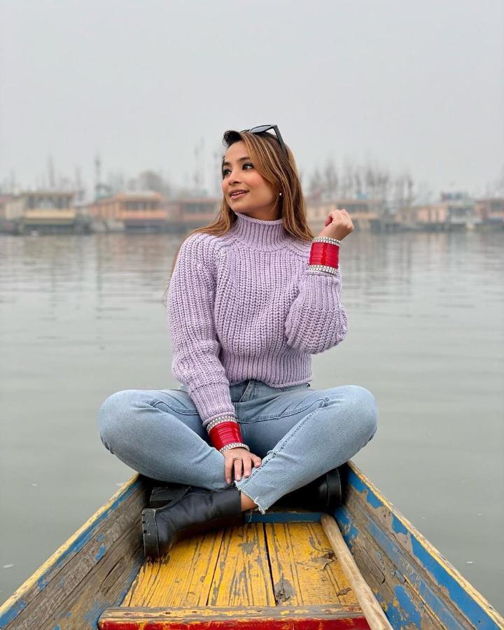 Floating Young Gulshan Houseboat Srīnagar Buitenkant foto